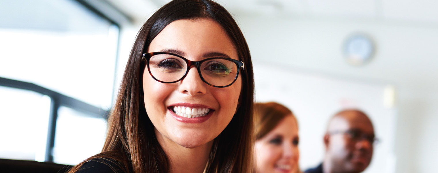 Woman wearing Nova Easy lenses