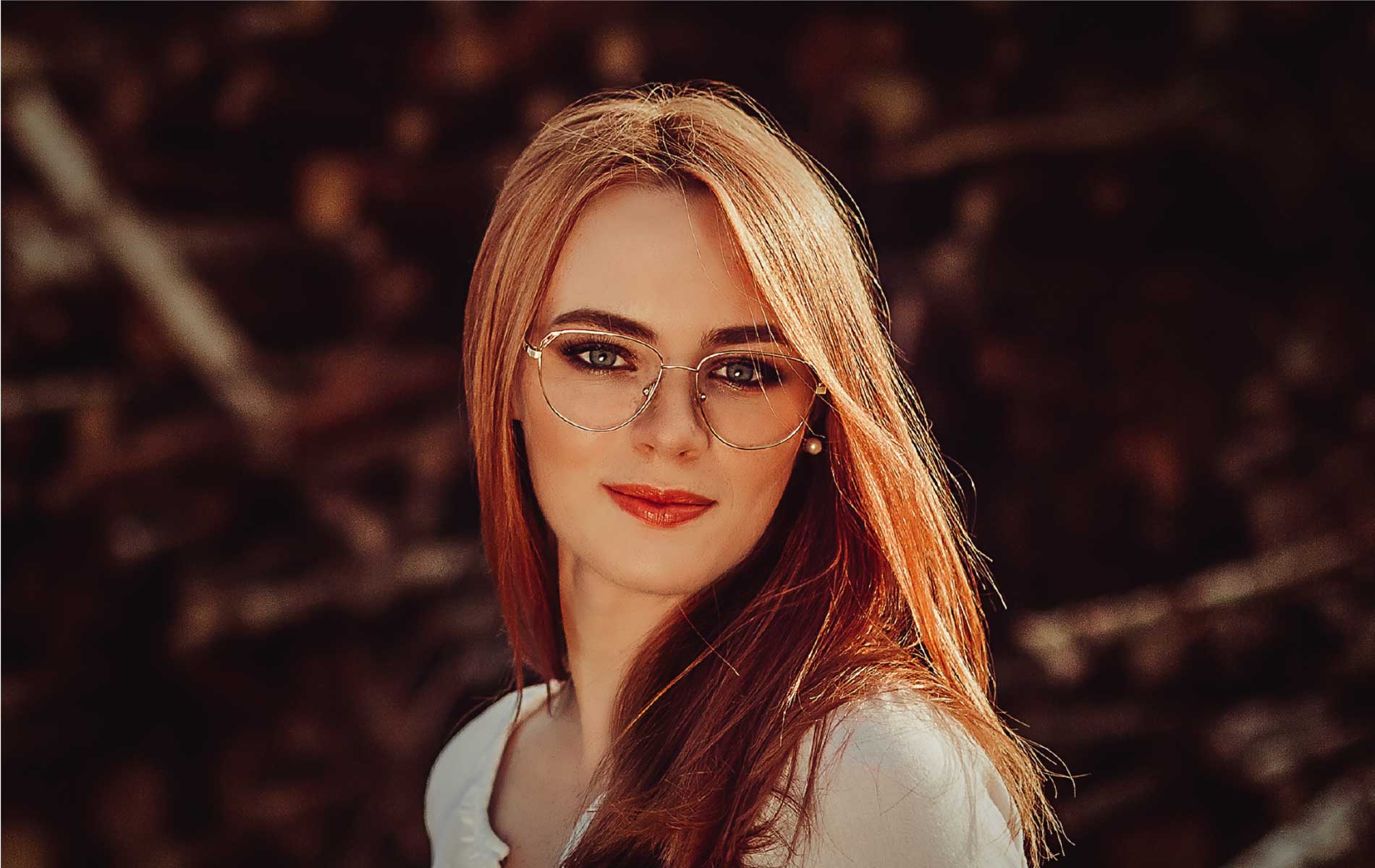 Woman wearing Nova Plus lenses