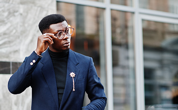 Stylish man weraing glasses